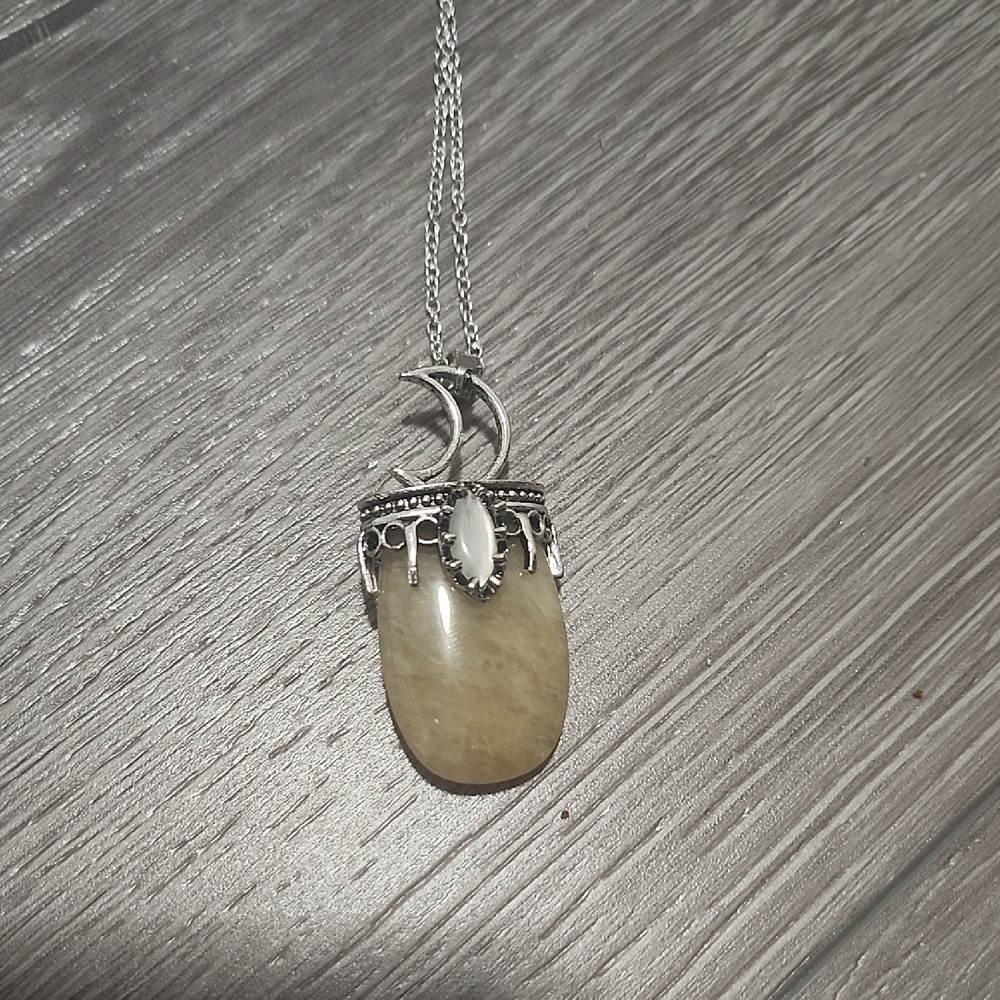 Handcrafted Golden Manifestation Citrine Necklace - Picture 4 of 5